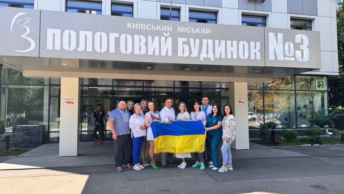 Наш колектив вітає вас із Днем Державного прапора України!